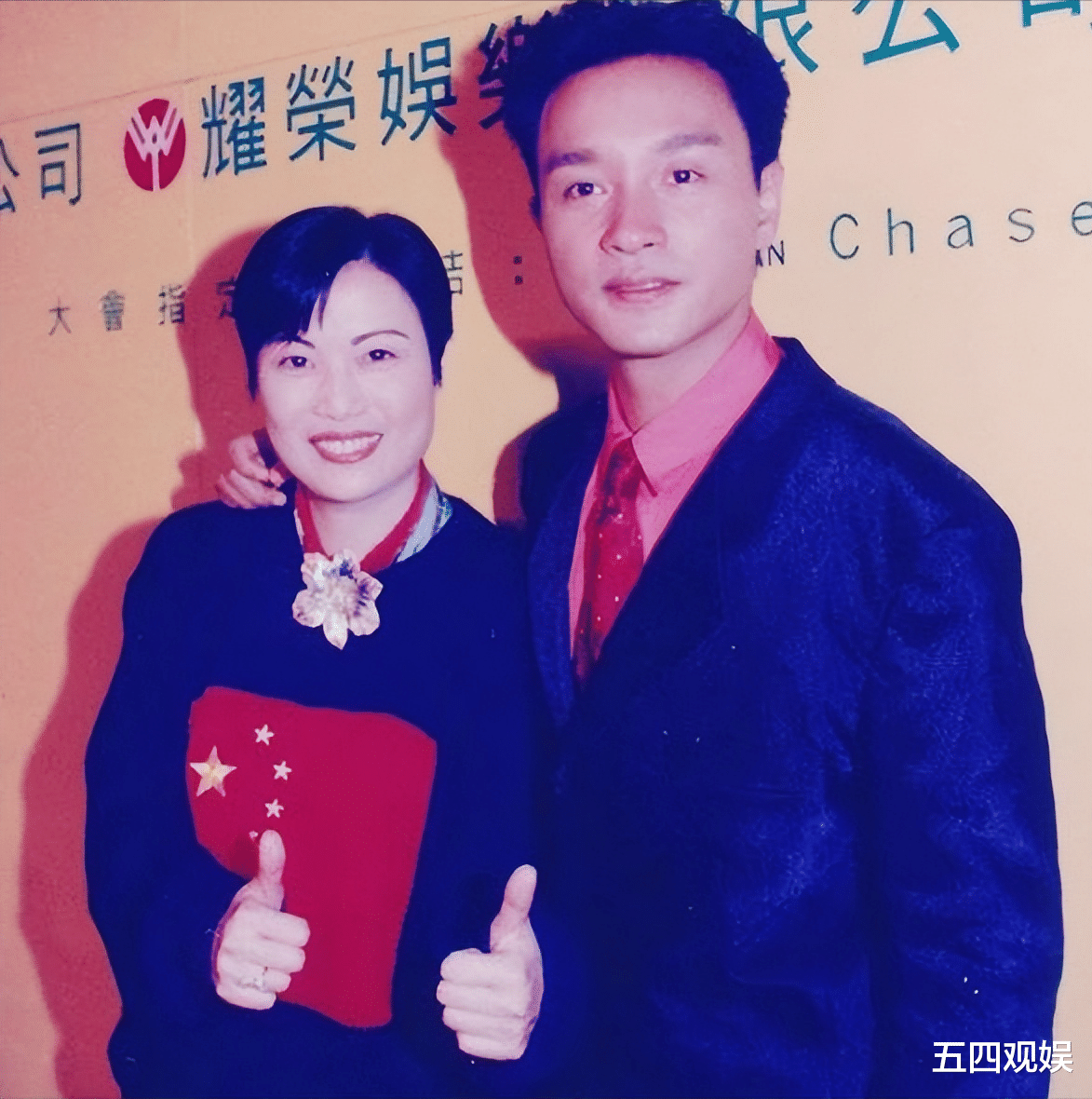 陈淑芬|沈殿霞去世15周年,好友陈淑芬清扫灵位,顺带祭拜张国荣和罗文