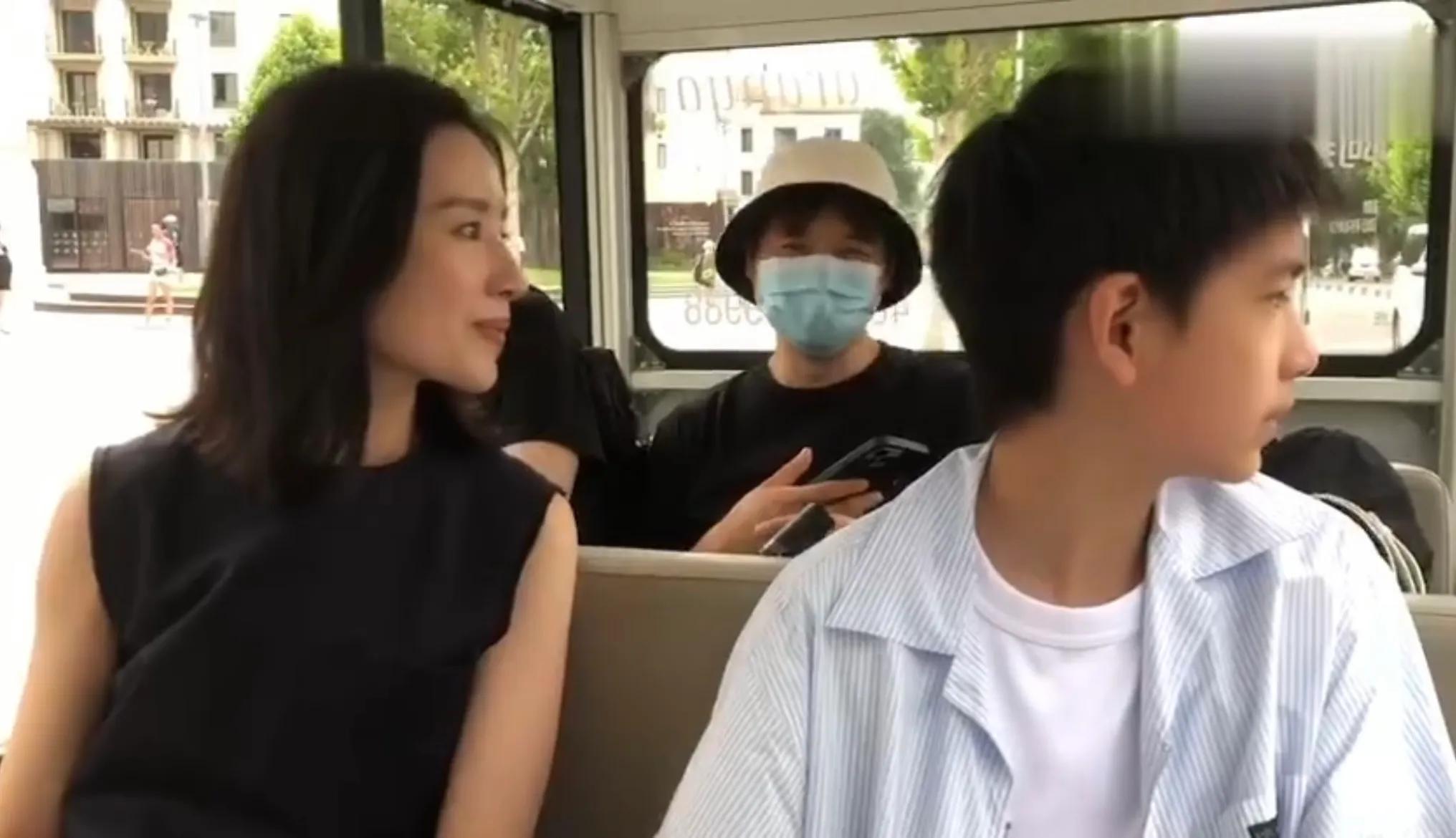 董洁 董洁母子日常互动曝光,13岁顶顶性格开朗聊不停,想做杀马特发型