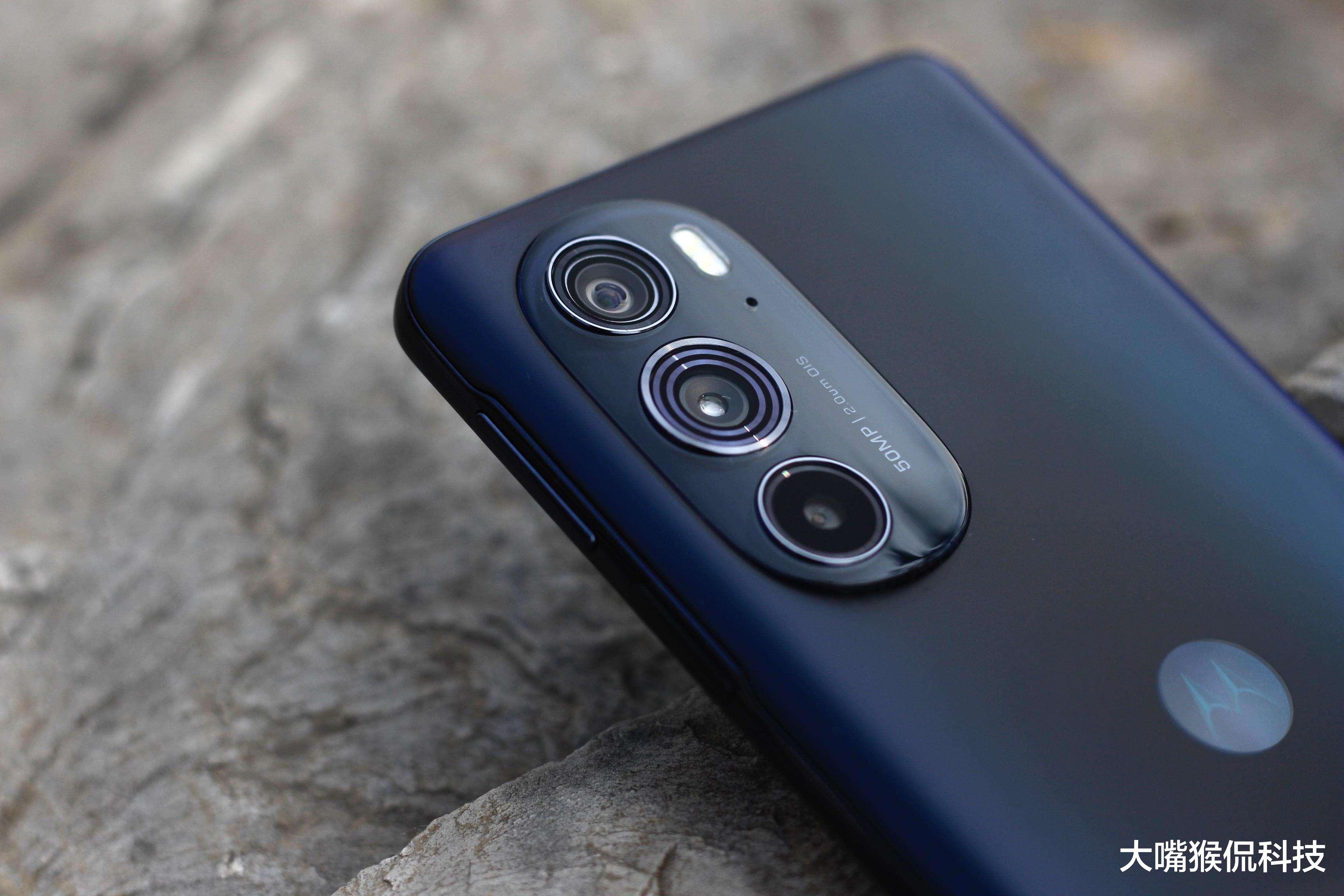 摩托罗拉|一众骁龙8gen1手机产品对比之后，还是摩托罗拉更真白