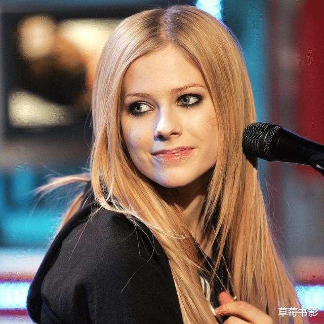 艾薇儿|20岁红遍全球，巅峰时期突然隐退！如今她回归，娱乐圈谁也挡不住