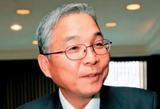 “芯片巨头”坂本幸雄，被美韩联合搞垮，为复仇72岁投奔中国