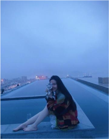 刘亦菲爆火后变高冷！为高奢拍大片装酷霸气十足，穿小香风变真名媛