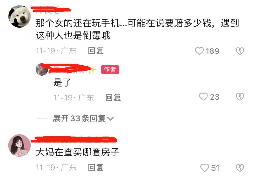 深圳:女子躺在外卖小哥车前,边拉住小哥边玩手机,引路人驻足