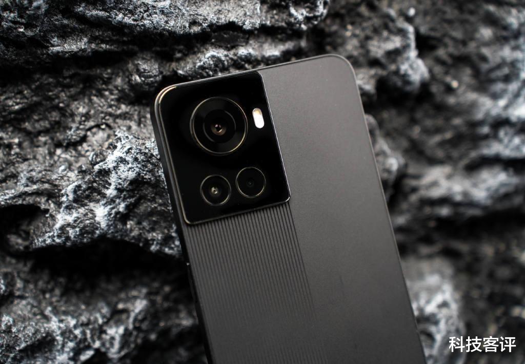 vivopad|三平台双冠军！一加国内首款天玑手机，为何这么抢手？