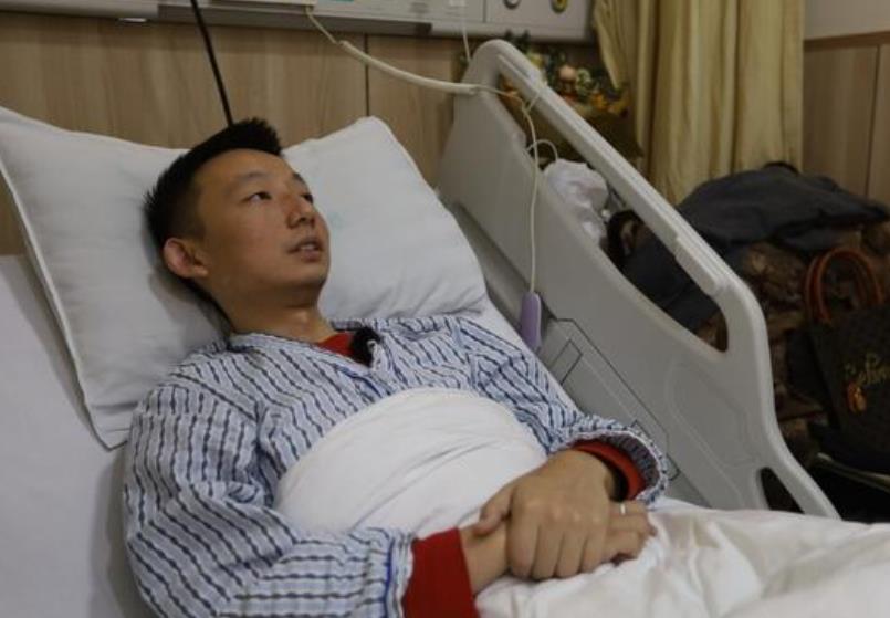 许敏|熊磊再度亮相直播间，身穿复古披肩妆容精致，遭网友热议不断