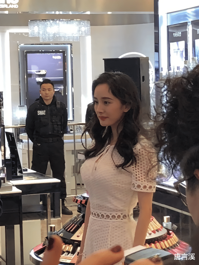 马思纯|瘦成“排骨”真好看吗？她们同框相对比时，丰腴美人的优势就出来