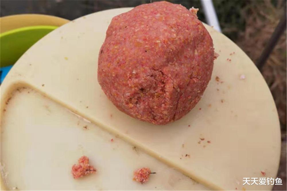 鲫鱼|冬季野钓鲫鱼,只用10个“小”字,就能概括爆护秘诀