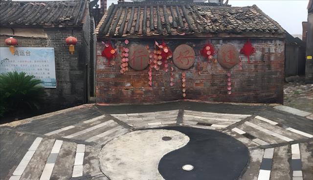 广东省|百年历史，形如凤凰！广东一古村，依山就势而建，誉为九里一坊！