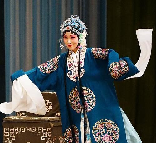 越剧|在越剧电影中,女性视角到男性视角的转变,以及对女性立场的建构