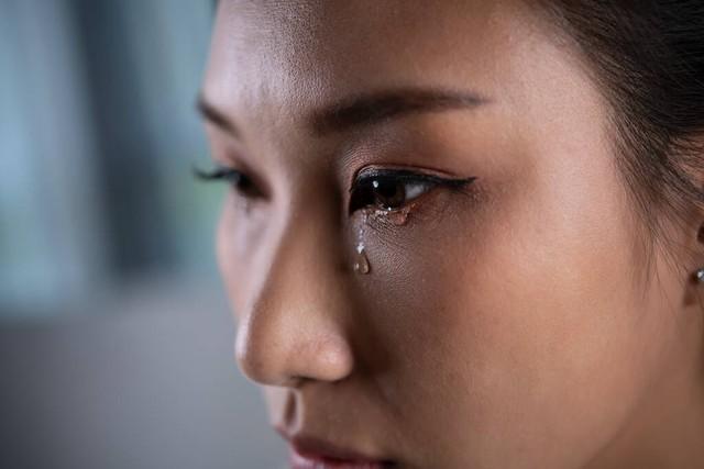 父母为给儿子买房,收16万彩礼嫁女儿,多年后弟弟:姐,救救咱妈