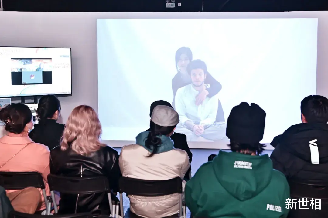 機器人|刷手機的焦慮，被這一刻徹底治愈了