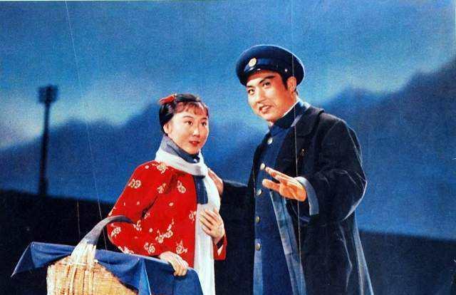 京剧|传统京剧和革命现代京剧差距很大,在念白上现代戏趋向于话剧化