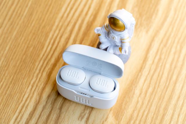 京东|它这么好看，还这么好听！JBL真无线耳机图赏