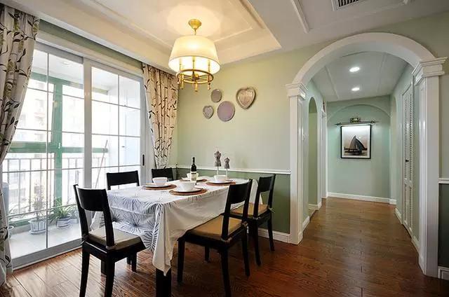 美式田园风的新房完工,乳胶漆分层的墙裙清新舒适,省钱又美观