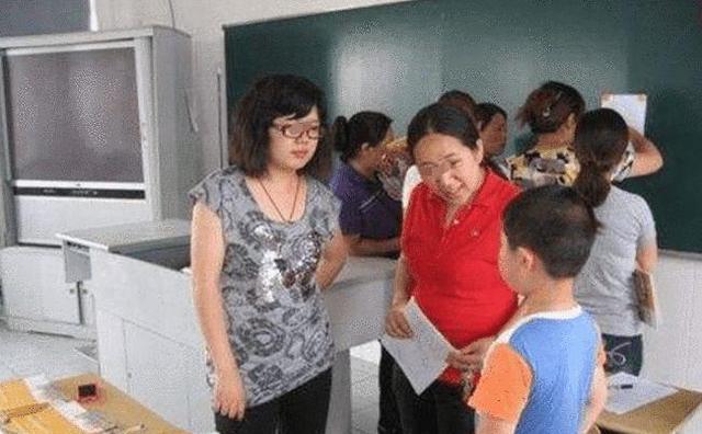 教师|家长在学校打骂孩子,当着老师的面!老师要不要管?两难