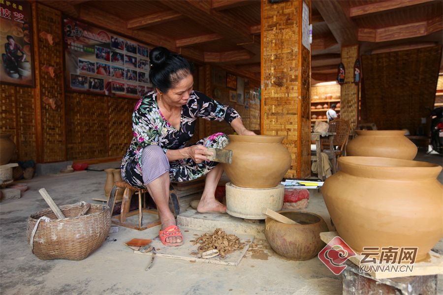 普者黑|早安云南 | 烟火里的傣族慢轮制陶，是泥与火四千年的眷恋
