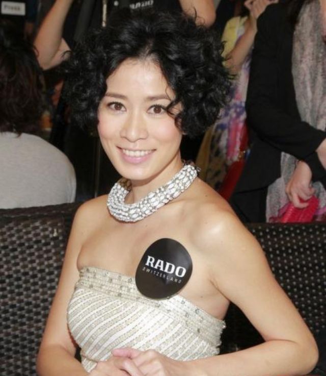 流浪汉 女人不到60岁，尽量别留这3款“老年发型”，看上去会显老很多