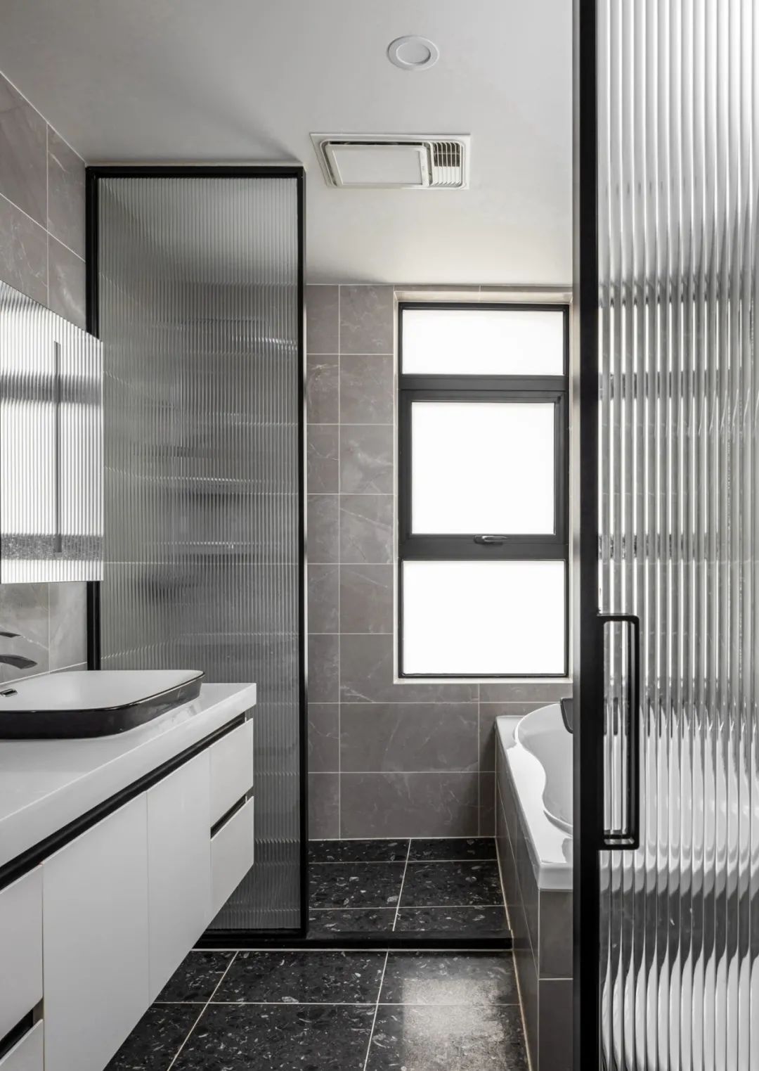 123m2大平层:极致收纳+迂回动线,极简的独居快乐爱了!