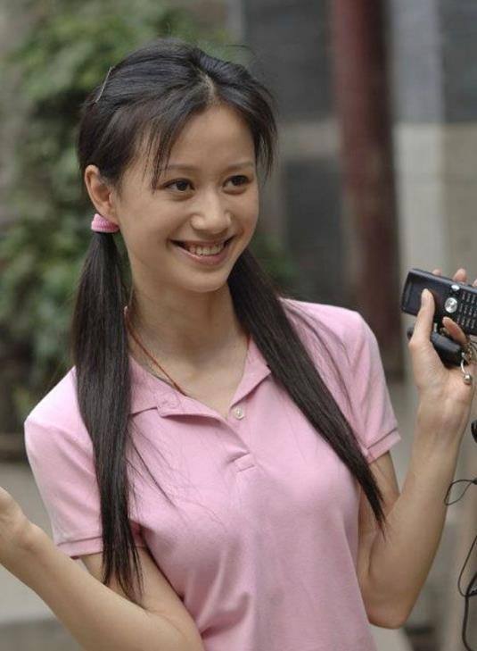 倪虹洁|44岁女星倪虹洁近况曝光！逛大排档吃快餐，不戴口罩无人识