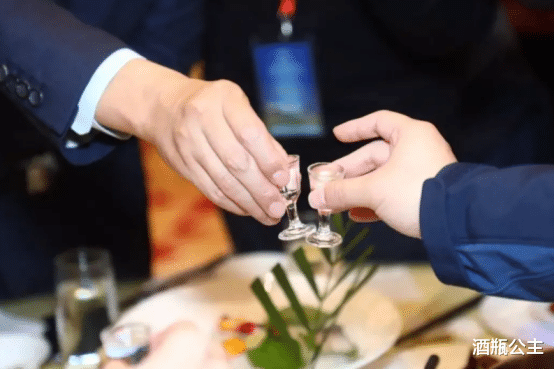 招聘|混迹酒场20多年的工厂老板，参加酒局无数，给中年人3点“忠告”