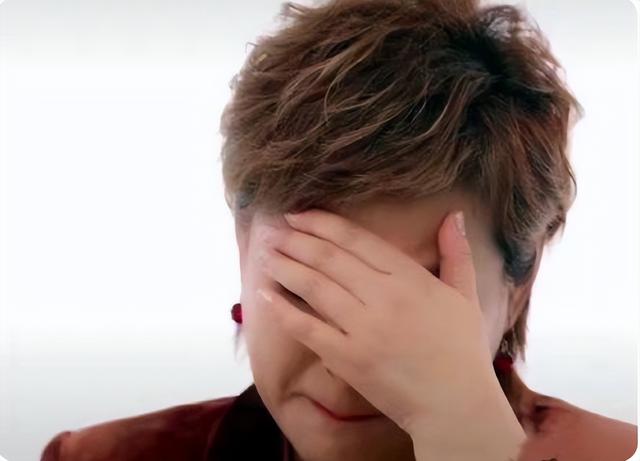 李静|主持人李静：从知名主持人到被观众抛弃，她终将为自傲付出代价