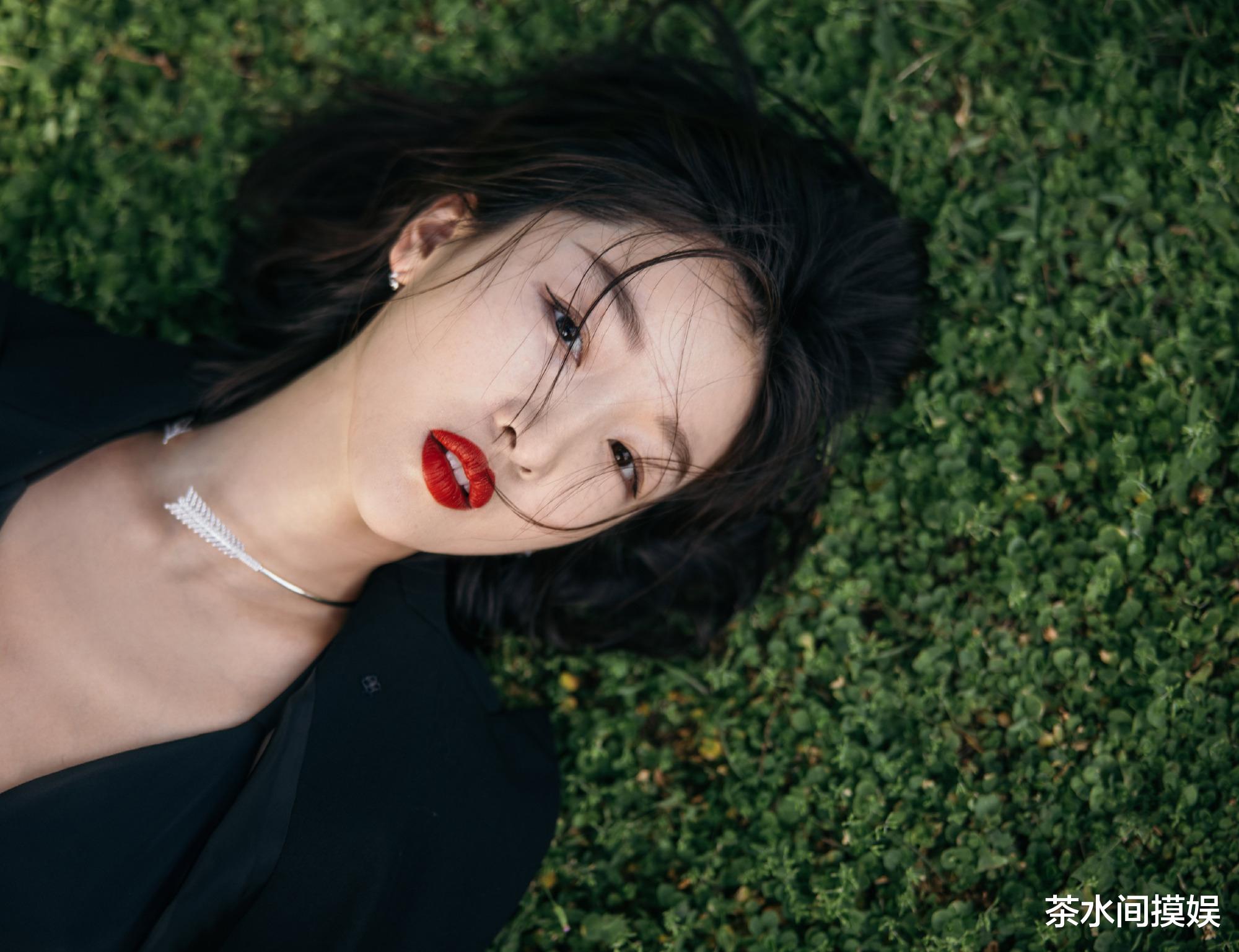 周冬雨|寡淡脸一遇港风就惊艳？周冬雨霸总，毛晓彤惊艳，鞠婧祎改头换面