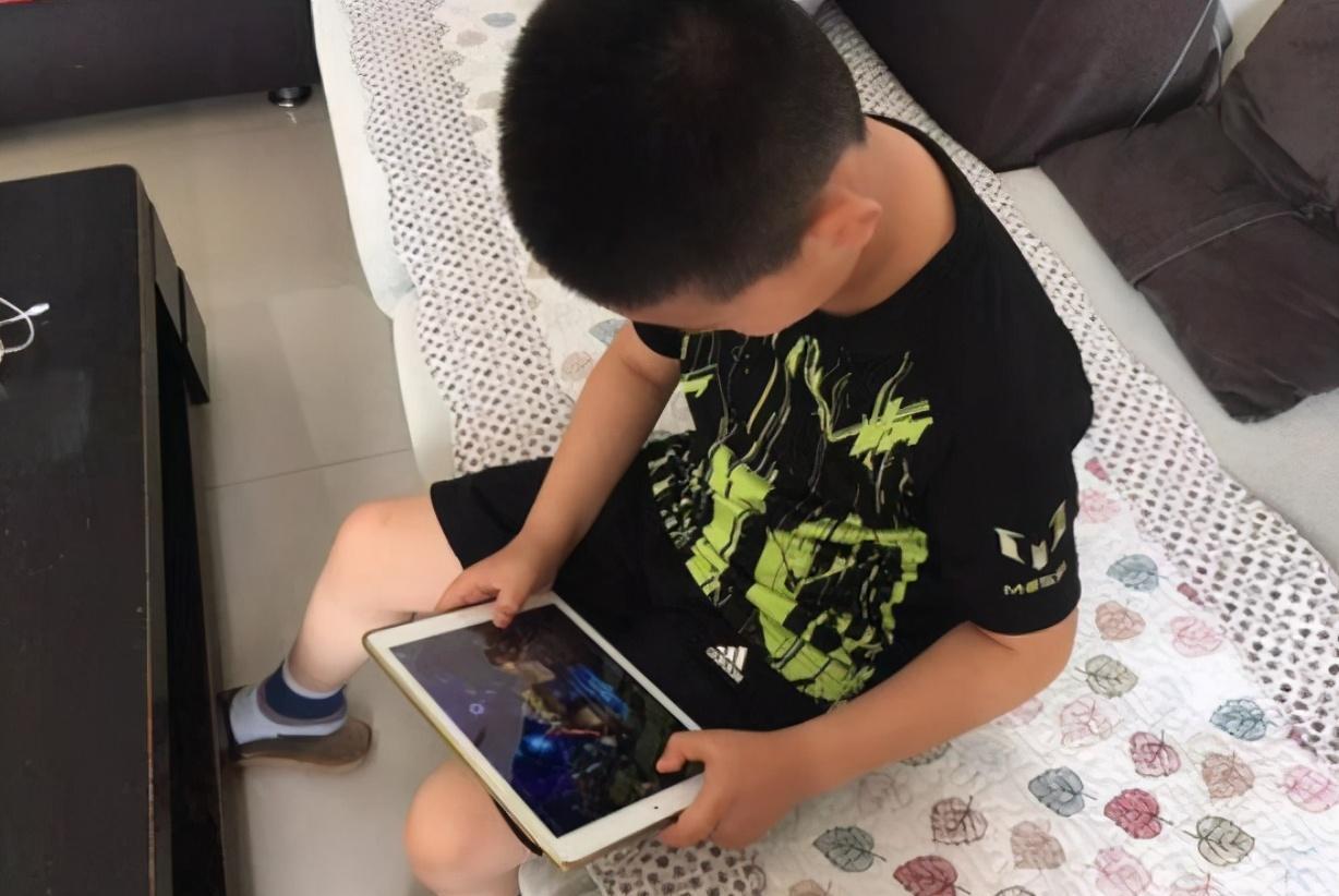 考试|“奶酪体”入侵中小学，字迹清晰却不被老师喜欢，网友：不委屈