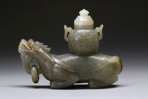 和田玉籽料|回流 舊藏和田玉籽料“龙龟驮瓶” .