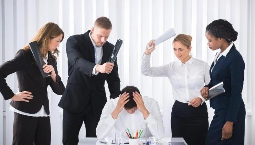 卫生院|职场中领导为什么总喜欢那些没有能力却很人情世故的人？