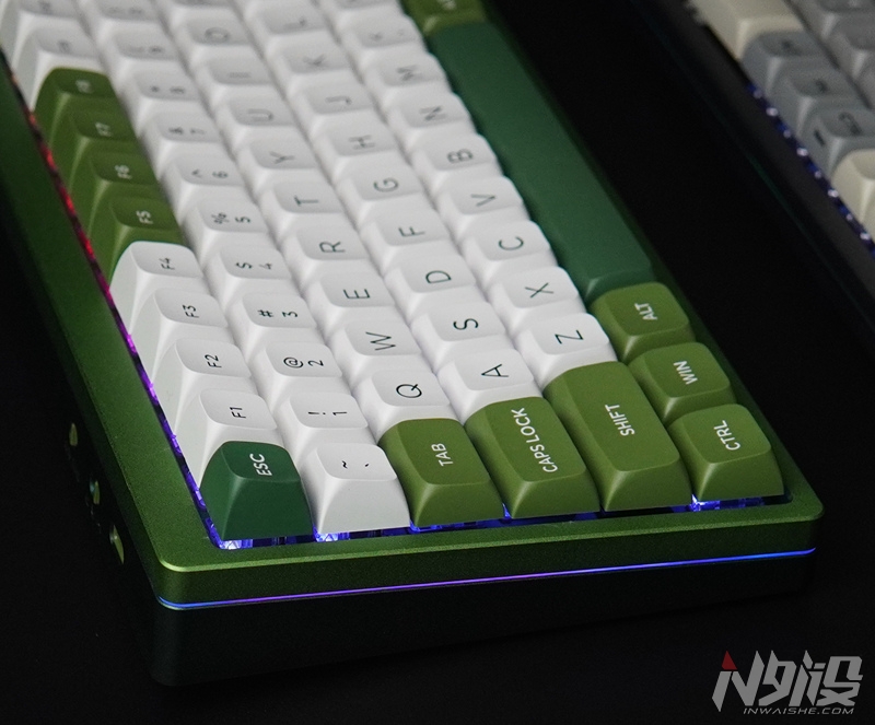 雷神|雷神VIC84三模机械键盘拆解评测