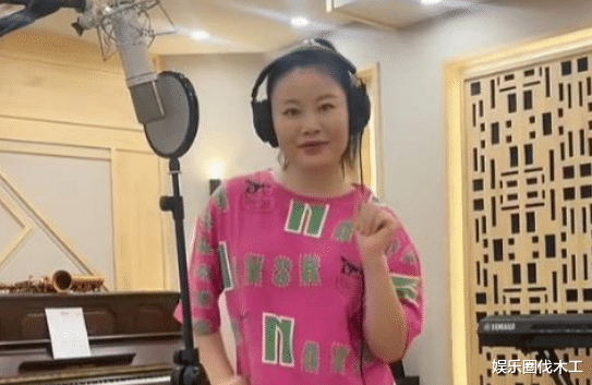 草帽姐|草帽姐带20条“华子”看毕福剑,被扒疑压榨女儿,找亲家撒泼大叫