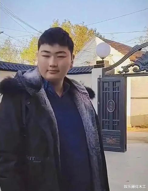 陈萌|网传陈萌已辞去学校工作,专心在家照顾朱小伟,网友:真爱