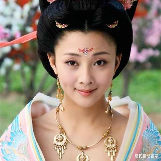 美丽|还迷恋排骨胸呢?18位“挂历女神”告诉你,珠圆玉润才是绝色