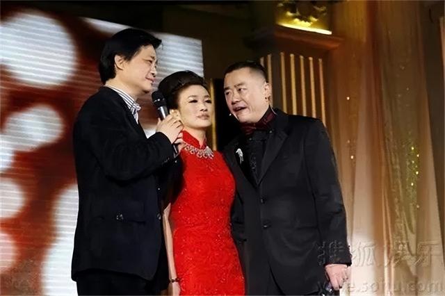 周立波|温州女富豪胡洁：前夫由司机变巨贪，再婚嫁给喜剧演员周立波