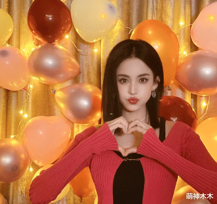 肖战|明星年夜饭来了！肖战下厨荤素搭配，关晓彤丰盛，颖儿晒春晚伙食