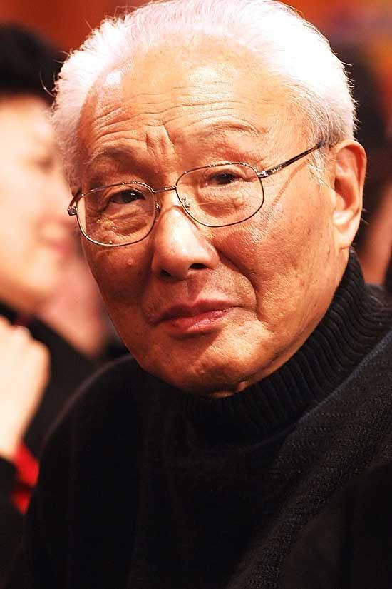 梁静茹|仲星火:二婚时女儿和他断绝来往,去世7年,遗孀祝芸仪还想着他