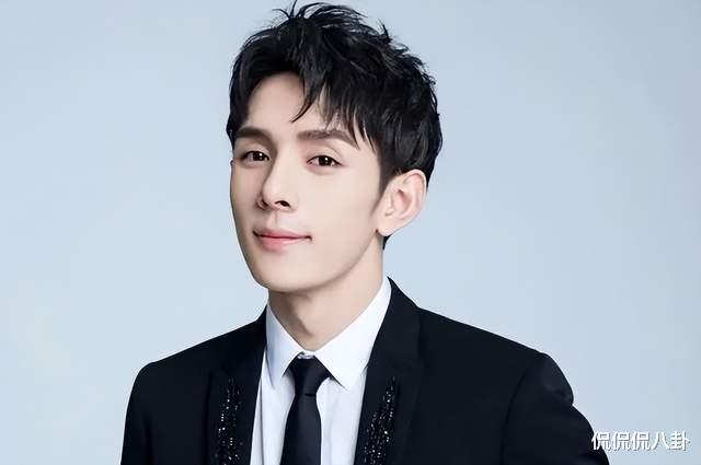 李佳琦直播间产品更贵,同款产品差价300多,粉丝维权后仍不满