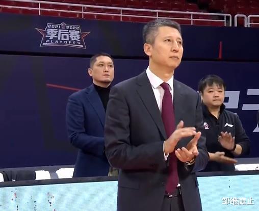 广州队|17中1和14次失误！广州队被吊打，郭士强难辞其咎，利夫独木难支