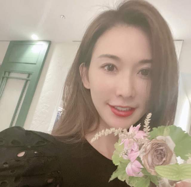 林志玲|林志玲力破婚变传闻，带老公与富士康老板娘聚会，打扮朴素仍优雅