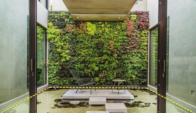 别墅天井下挖鱼池，铺一层玻璃，走上面如履平地，安全不耽误观赏