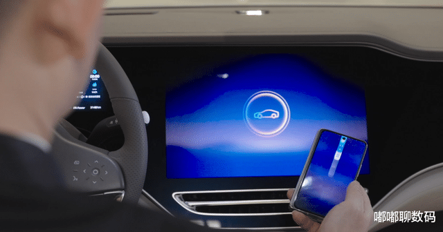 主持人李响零距离感受OPPO前沿科技！开场自研芯片就拉满期待！