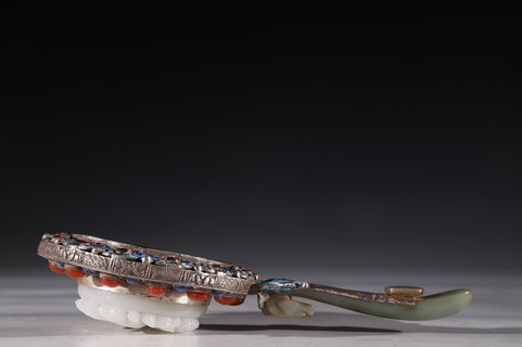 翡翠|?回流 银制镶和田玉带翡翠龙勾 手把镜