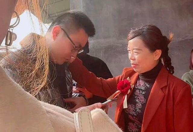 许敏|熊妈发文，为杜妈高兴，其实，有儿有孙的许敏，才是笑到最后的人