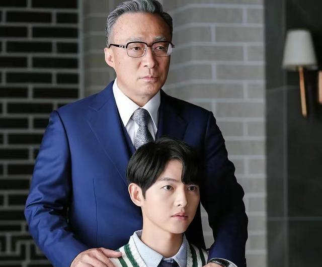 财阀家的小儿子|《财阀家的小儿子》陈道俊黑化成功,复仇先拿2人“开刀”,太爽