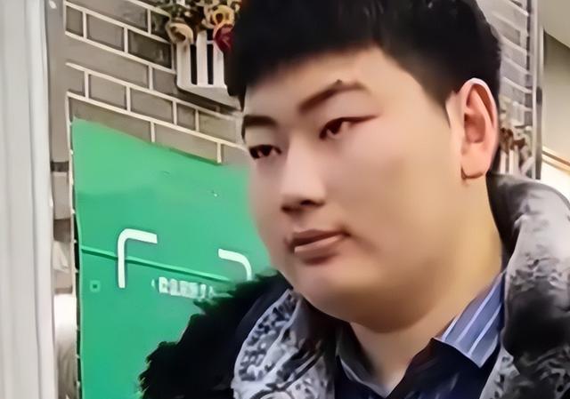 陈萌|陈萌小伟穿情侣装,发文表白肚中宝宝:你的出现让我有了思念的人