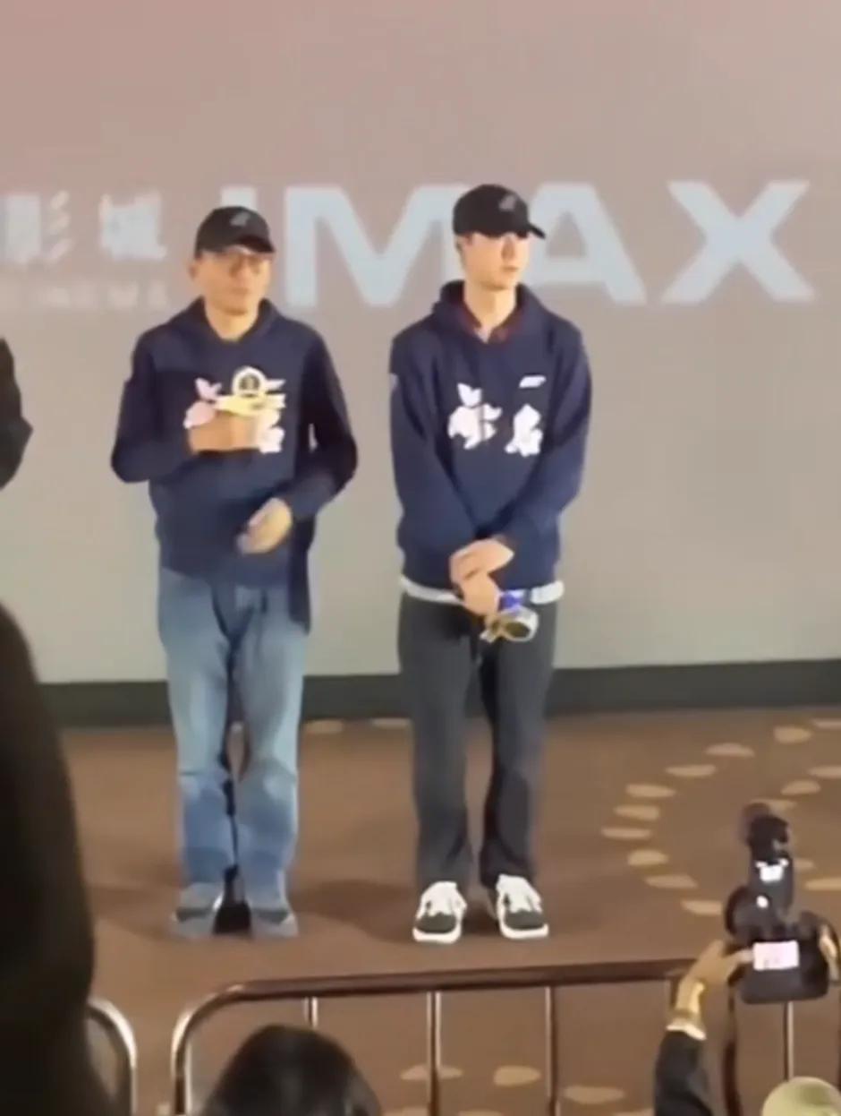 吴京|春节档大不同：吴京深夜点赞挨骂，邓超直播冷脸，王一博采访哑火