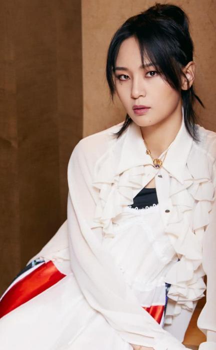 谢依霖|8位女星自曝动脸经历：王鸥打瘦脸针致使面瘫、谢依霖假体歪掉