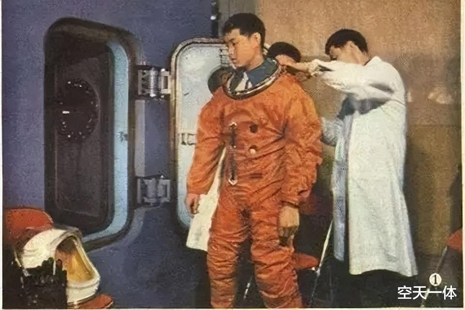 最高温度为31度,神舟14号宇航员穿着厚重的宇航服,难道不会热?