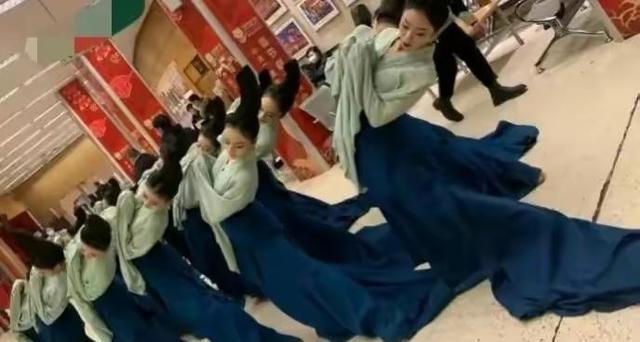 邓超|春晚明星收获：“邓超”变形容词，邓男子苦等10年