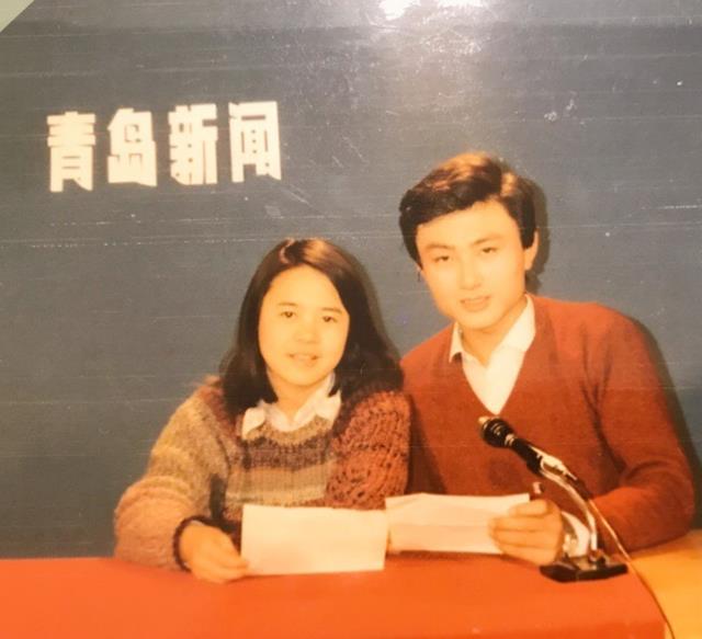 刘纯燕|刘纯燕23岁女儿订婚，帅气“金龟婿”1米95，岳父王宁穿喜庆红衣